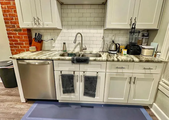 Modern Luxe 3br 1ba With Bar 7 *