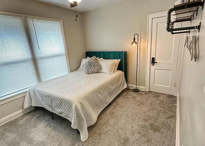 Modern Luxe 3br 1ba With Bar 7 Сasa de vacaciones Columbus
