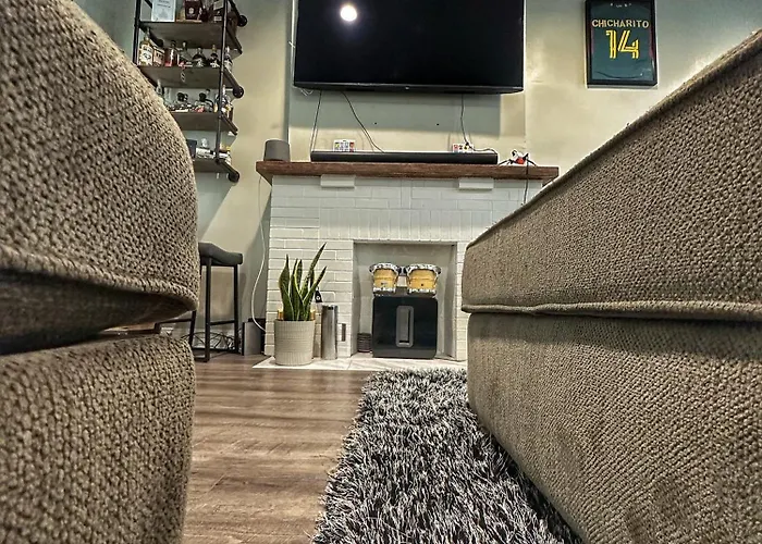 Modern Luxe 3br 1ba With Bar 7 Сasa de vacaciones