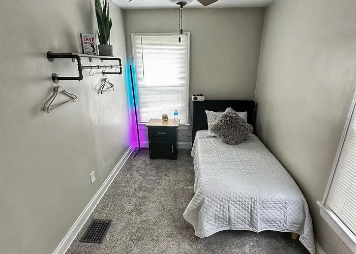 Modern Luxe 3br 1ba With Bar 7